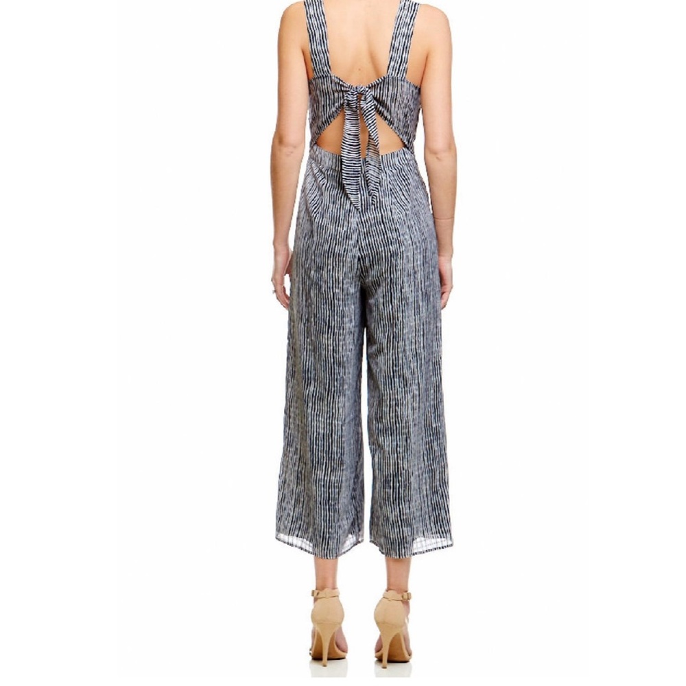 NWT Asher Navy and White stripe Jumper w Pockets